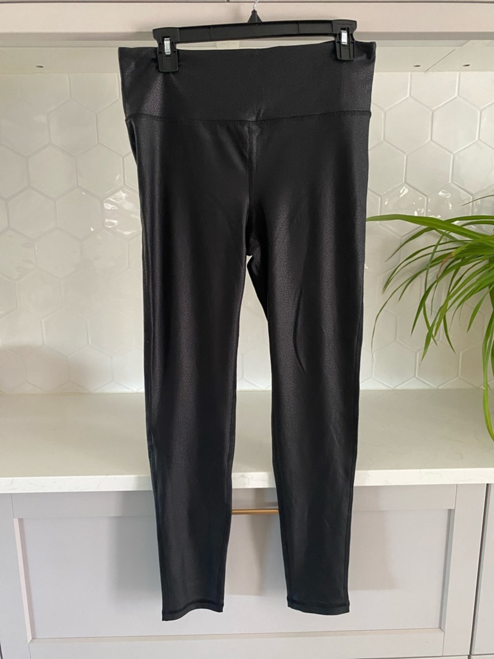 High-Rise Black Leggings - Sleek Everyday Stretch
